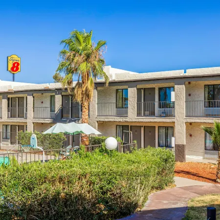 Super 8 by Wyndham Barstow