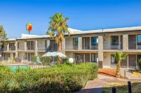Super 8 by Wyndham Barstow - Pools