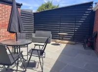 Stunning Two Bedroom Apartment in the New Forest with Private Courtyard - 2-Star