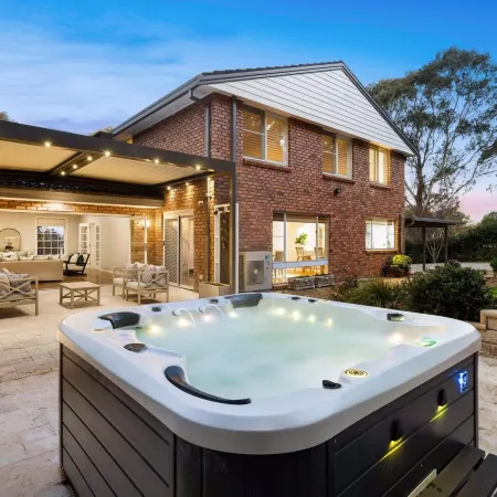 Carinya Centennial Bowral Spa Retreat