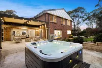 Carinya Centennial Bowral Spa Retreat - 4-Star