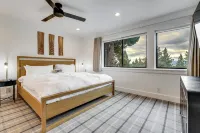 Steps to Beach: Family Home w/ Views in Tahoe City - 3 estrellas