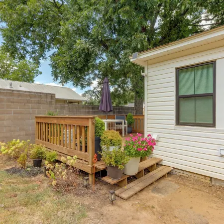 Walk to Uafs & Dining! Entire Home w/ Deck