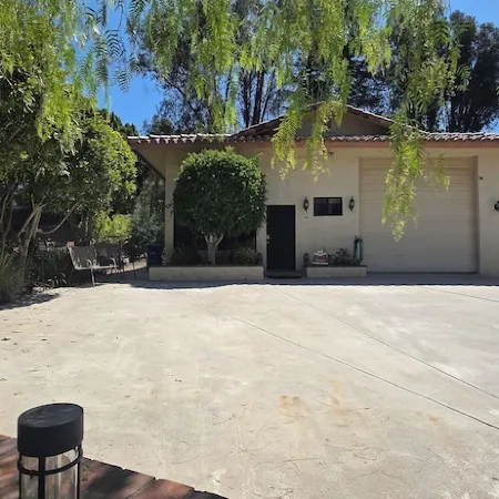 Detached guest house on private gated Spanish Estate with a pool, Temecula close