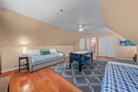 Mountain Cabin Retreat Fenced Yard Game Room Easy Parking - balcony