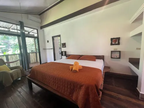 Private Jungle Loft in Playa Cocles - 홈스테이