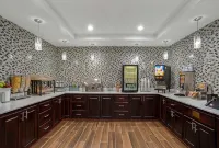 La Quinta Inn & Suites by Wyndham Norwich-Plainfield-Casino - breakfast