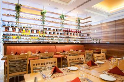 レストラン フォーポイントバイシェラトン・ダウンタウン ドバイの写真