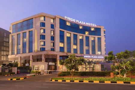 Pride Plaza Hotel, Aerocity New Delhi Отели рядом с достопримечательностью «Tomb of Azim Khan»