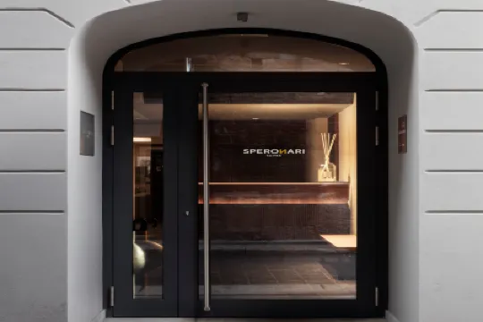 斯佩羅納裏套房酒店