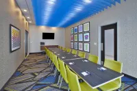 Holiday Inn Express & Suites Auburn Hills South Hotels in Pontiac