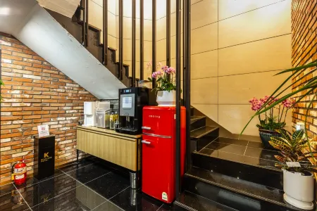 Gwangju K Hotel Отели рядом с достопримечательностью «Gwangju Confucian School»