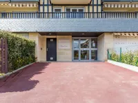 Les Colombieres Hotels near Camping Vagues Océanes - Le Bellevue