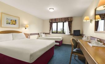 Days Inn by Wyndham Michaelwood M5