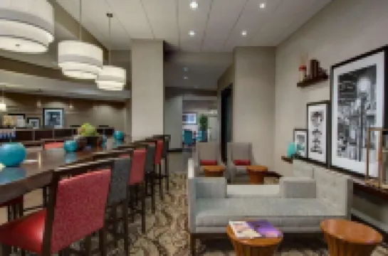 Hampton Inn & Suites Milwaukee-Downtown