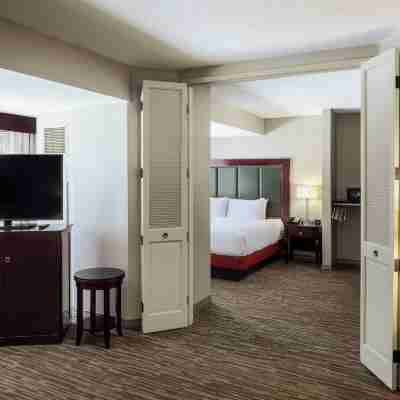 DoubleTree Suites by Hilton Columbus Downtown Rooms