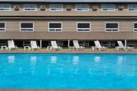 Days Inn by Wyndham Fredericton - piscina