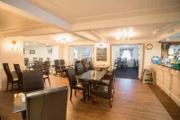 The Treebridge Hotel - servizio colazione