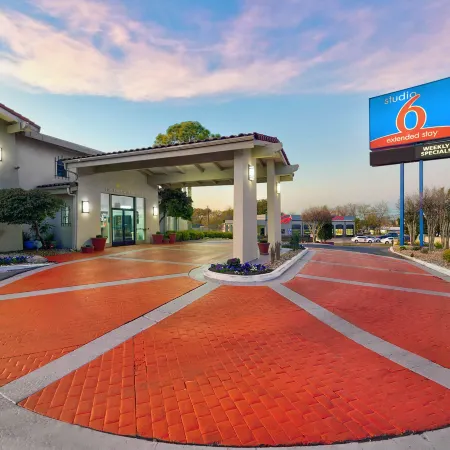 Studio 6 Denton, TX - UNT