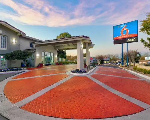 Studio 6 Denton, TX - UNT Hotels in Denton