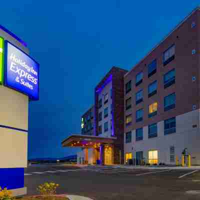 Holiday Inn Express & Suites Harrisonburg – University Area Hotel Exterior