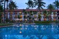 Akar Hotels & Resort Lampung - piscina