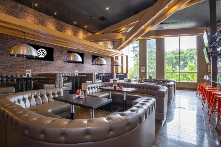 Sandman Signature Kamloops Hotel Отели рядом с достопримечательностью «Библиотека Камлупс Лайбрари, Томпсон-Никола Риджинал»