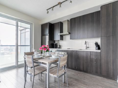 Stunning Views of Downtown - Luxury High Rise with King Bed