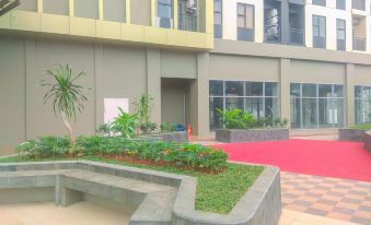 Cozy and Comfort Living Studio at Transpark Cibubur Apartment