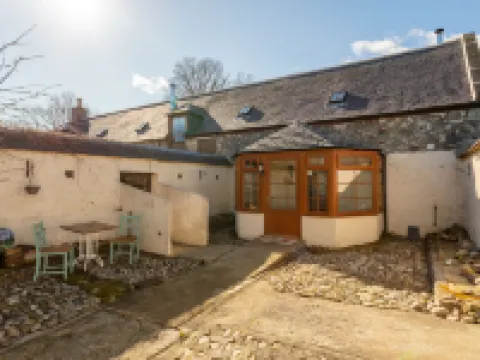 Swallow Cottage Hotels in Huntly