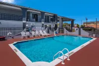 Super 8 by Wyndham Waco North I-35 - Pools