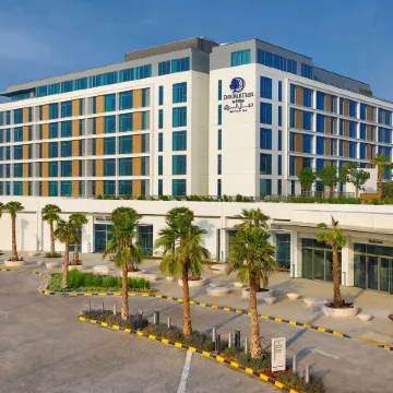 DoubleTree by Hilton Abu Dhabi Yas Island Residences Отели рядом с достопримечательностью «Пристань для яхт Яс»