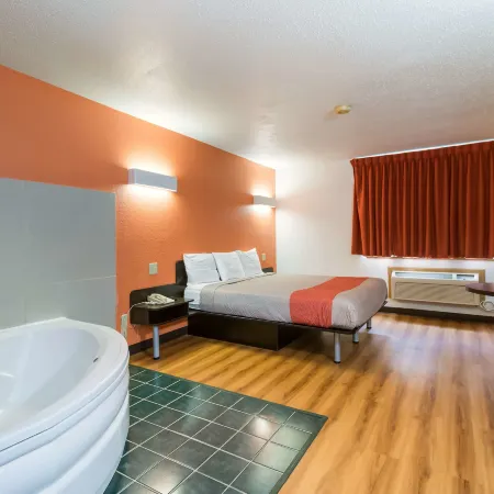 Motel 6 Davenport, IA