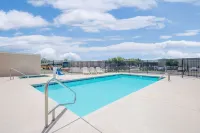 Days Inn & Suites by Wyndham Hutchinson