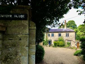 Stone Cottages with Garden and Parking