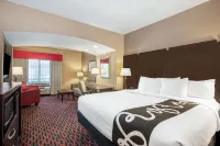 La Quinta Inn & Suites by Wyndham Conway Hotels near Walmart Supercenter