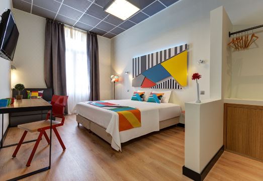 컬러스 라다디카 테살로니키