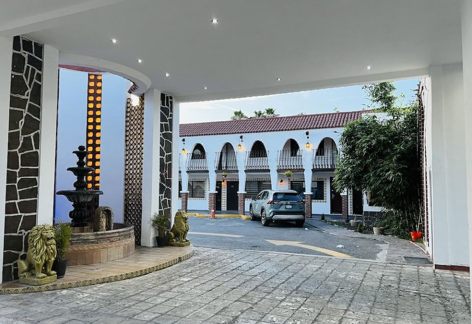 Hotel & Suites Hacienda Santa Maria - Housity