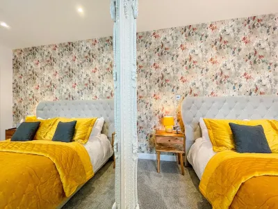 46 Ashfield Rd, Altrincham Hotels in Hale Barns