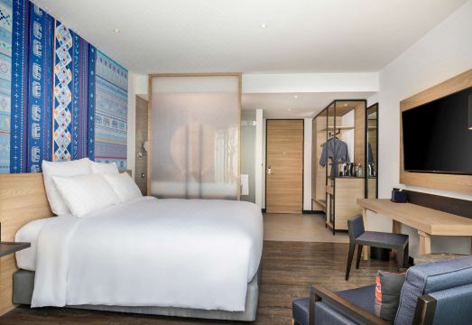 노보텔 님만 저니허브 조식 및 식당