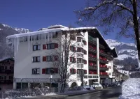 Q! Hotel Maria Theresia فنادق في Aurach bei Kitzbuhel