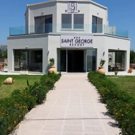 Saint George Resort Отели рядом с достопримечательностью «Пляж Колимбия»