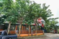 Hotel Sinar Harapan Hotels in Kademangan