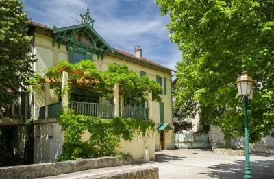 Hôtel les Alizés Hotels in Puget-Theniers