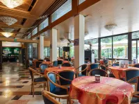 Hotel Palme & Suite Hotels in Garda Town