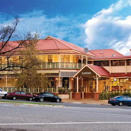 Loxton Community Hotel Motel Отели в г. Локстон