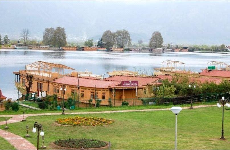 WelcomHeritage Gurkha Houseboats