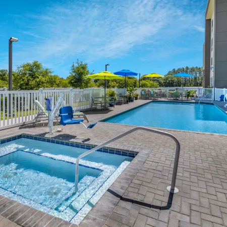 Holiday Inn Express & Suites Ruskin - Sun City by IHG