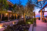 Hotel Maximilian Hotels in Bardolino