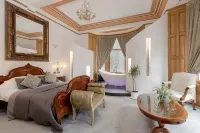 The Alamo Guest House